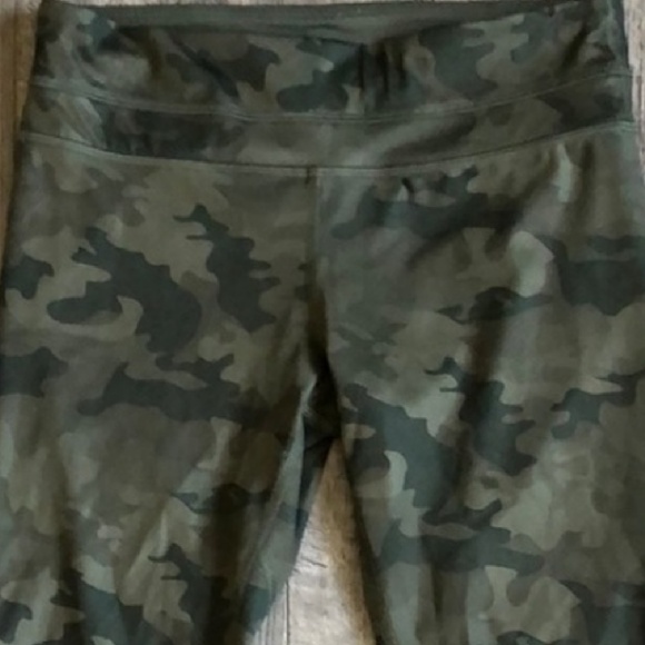 Retired Lululemon Savasana Camo size 4/2 - Picture 4 of 7